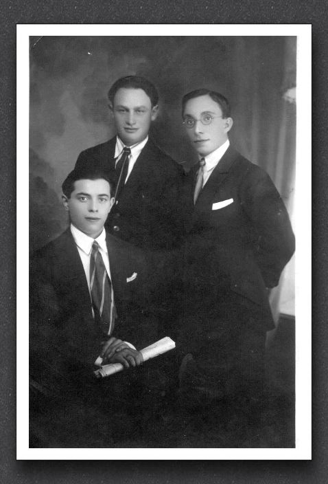 Elias11_Yarcho_relative